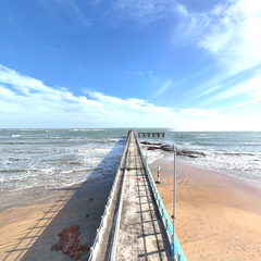 红石滩栈桥风光